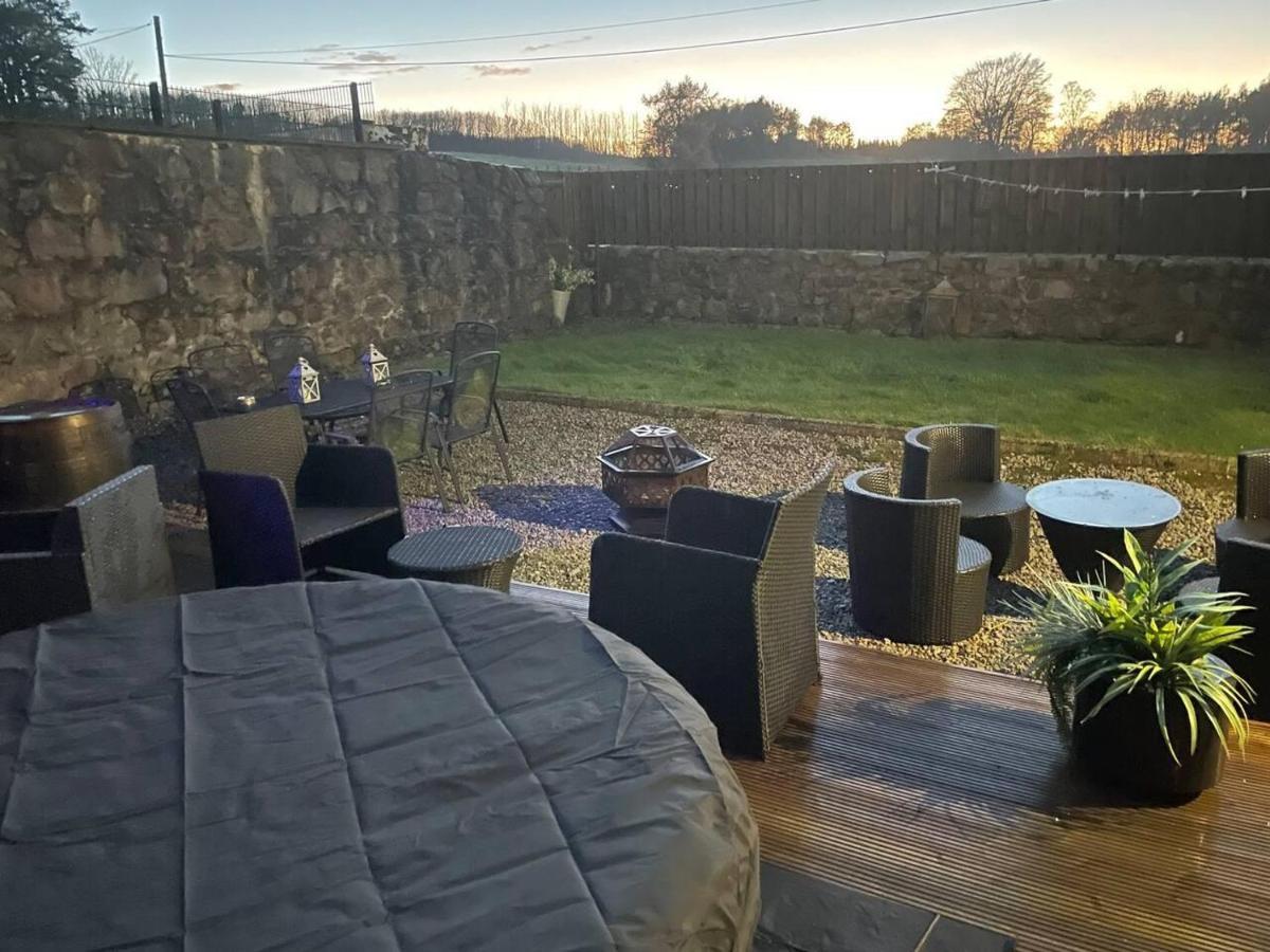 Rural Chapel Cottage Near Airport Bar & Hot Tub Aberdeen Exterior photo