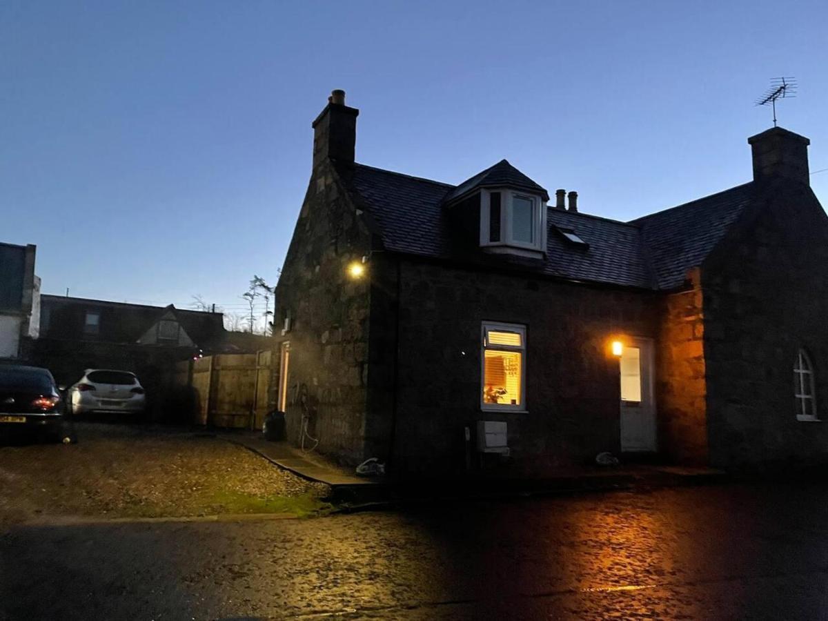 Rural Chapel Cottage Near Airport Bar & Hot Tub Aberdeen Exterior photo